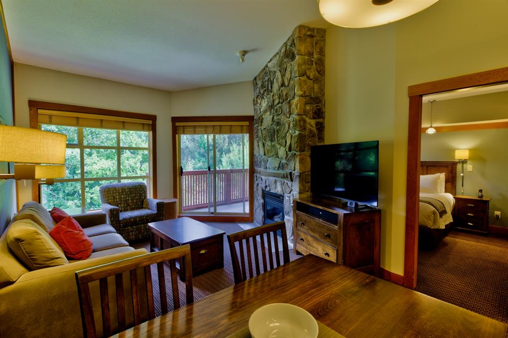 #638A – 2036 London Lane