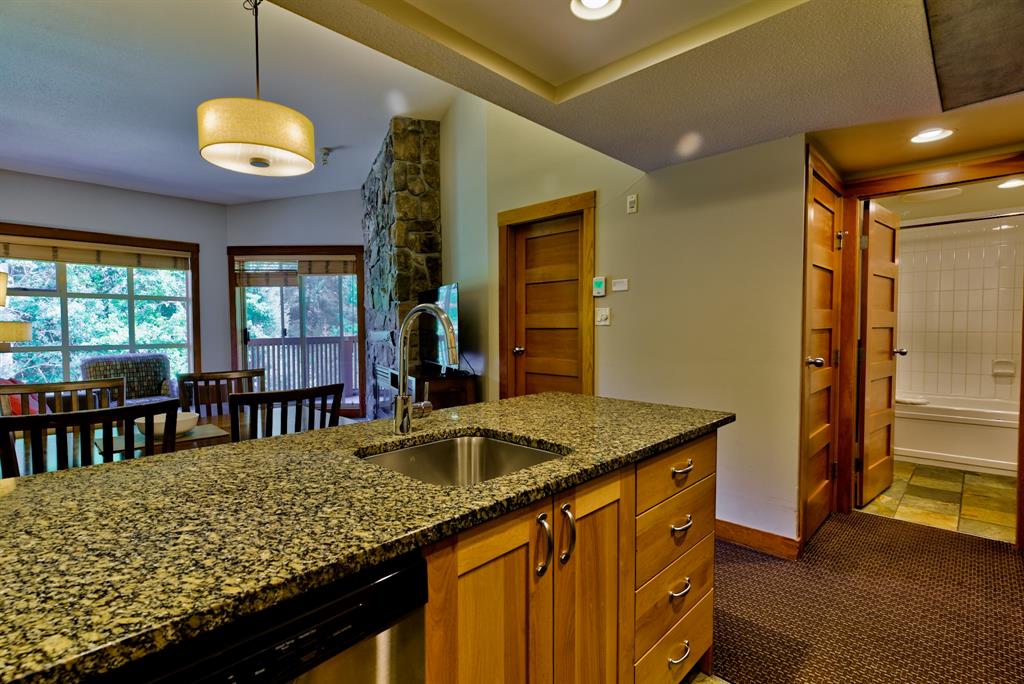 #638A – 2036 London Lane