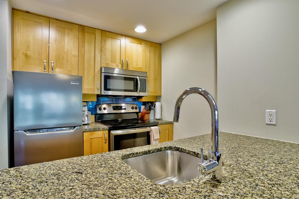 #638A – 2036 London Lane