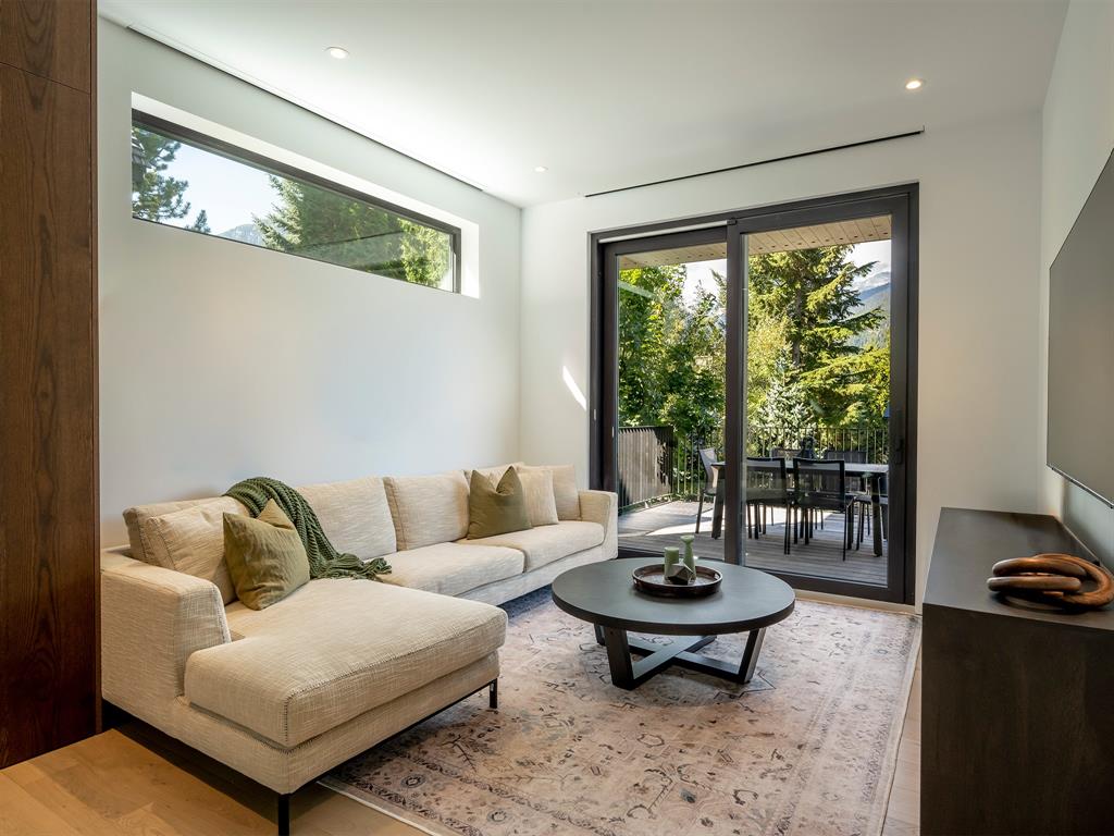 3565 Falcon Crescent