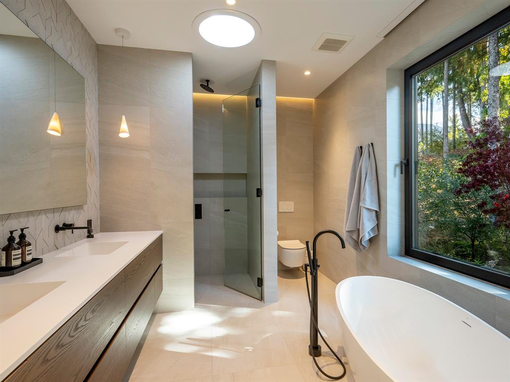 3565 Falcon Crescent