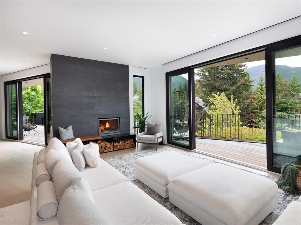3565 Falcon Crescent