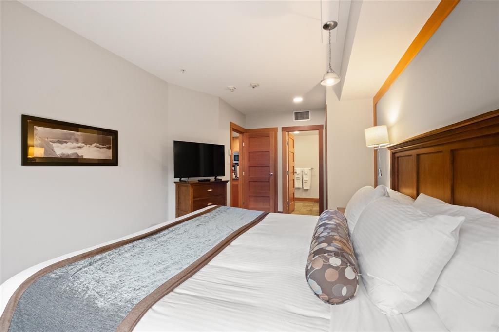 #422A – 2036 London Lane