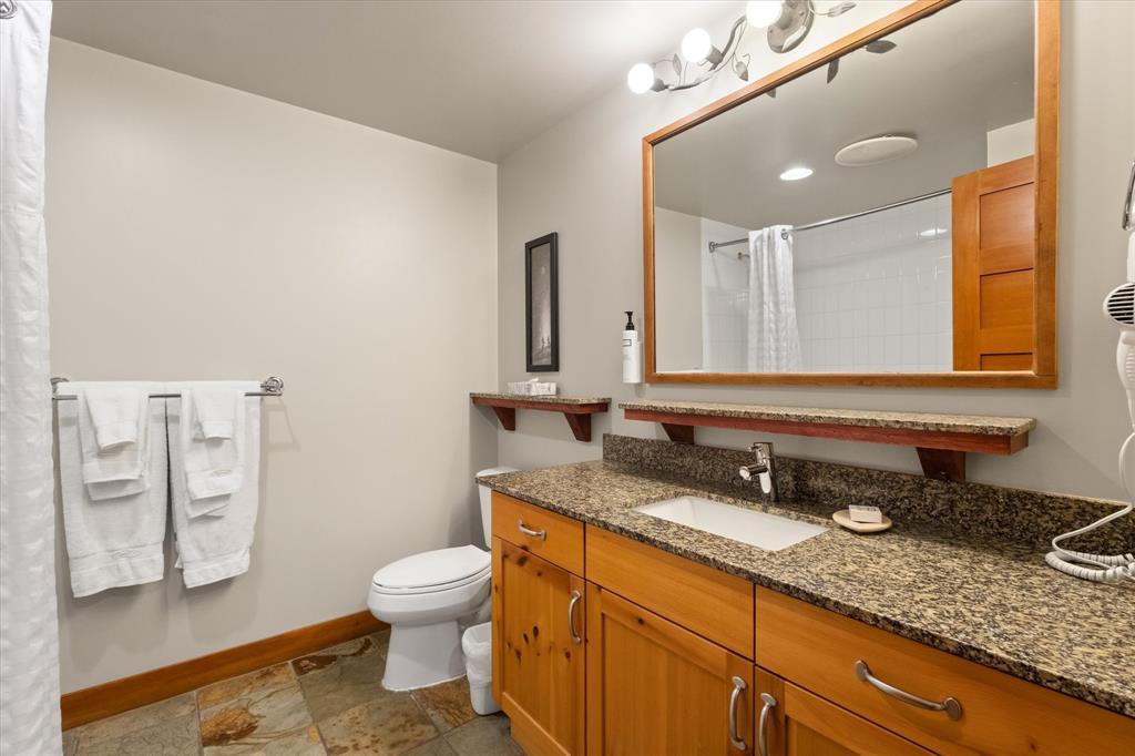 #422A – 2036 London Lane