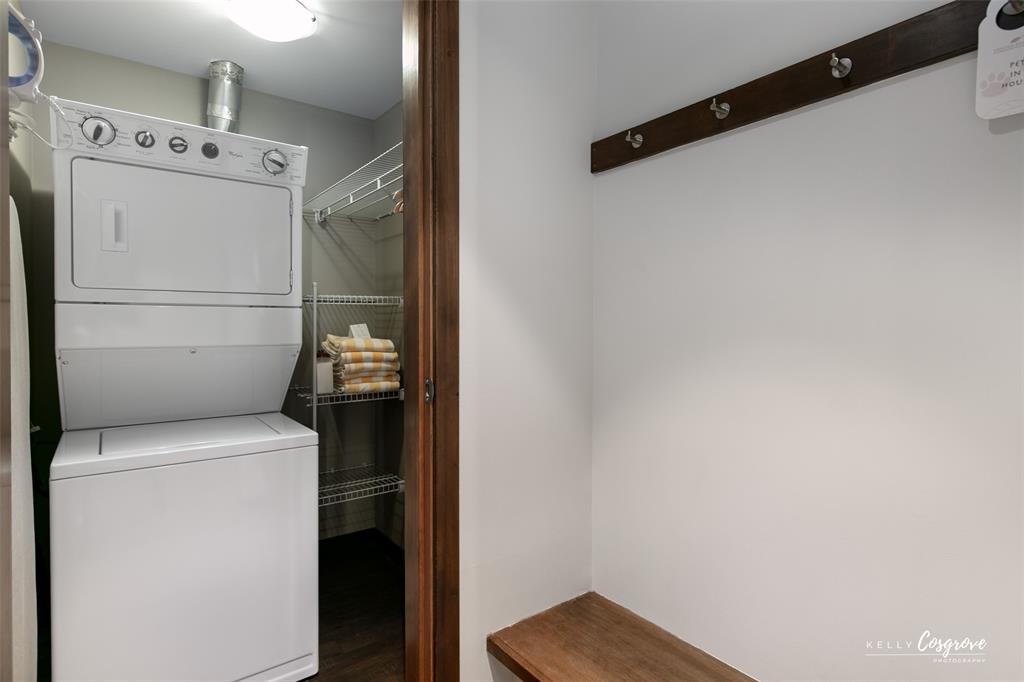 #206D – 2020 London Lane