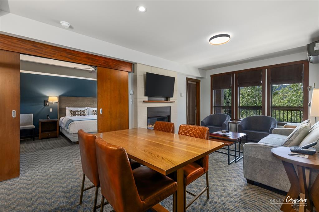 #206D – 2020 London Lane