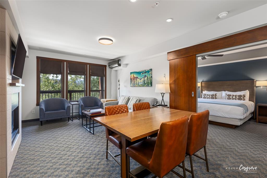 #206D – 2020 London Lane