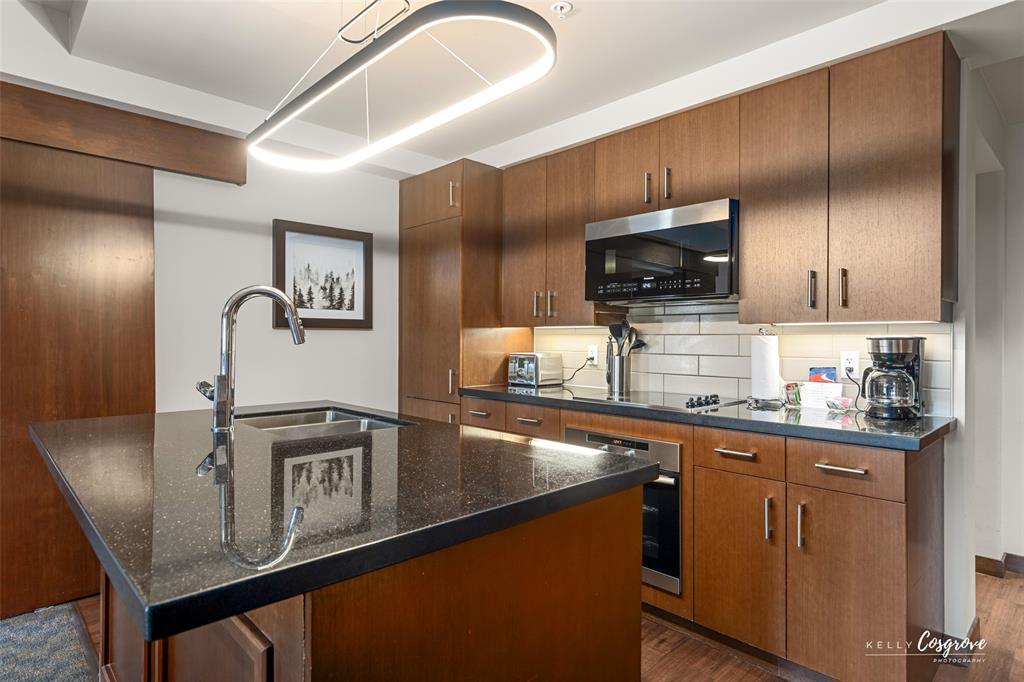 #206D – 2020 London Lane