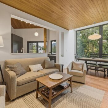 #5 – 4201 Sunshine Place