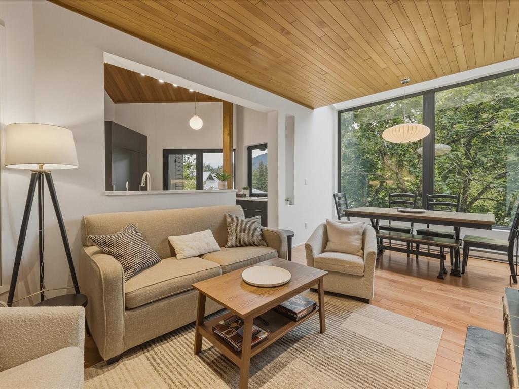 #5 – 4201 Sunshine Place