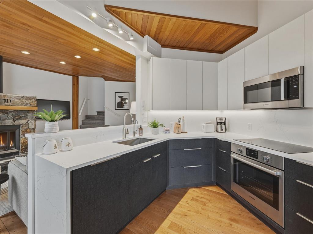 #5 – 4201 Sunshine Place