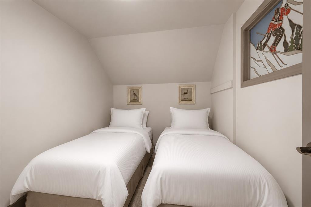 #9 – 4510 Blackcomb Way