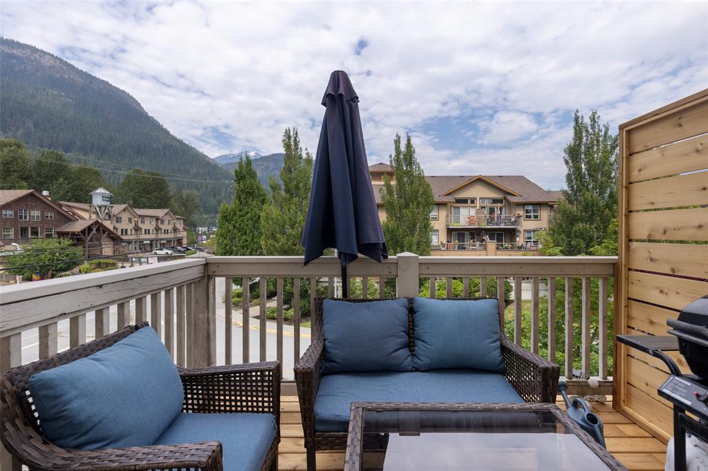 #205 – 7330 Arbutus Street
