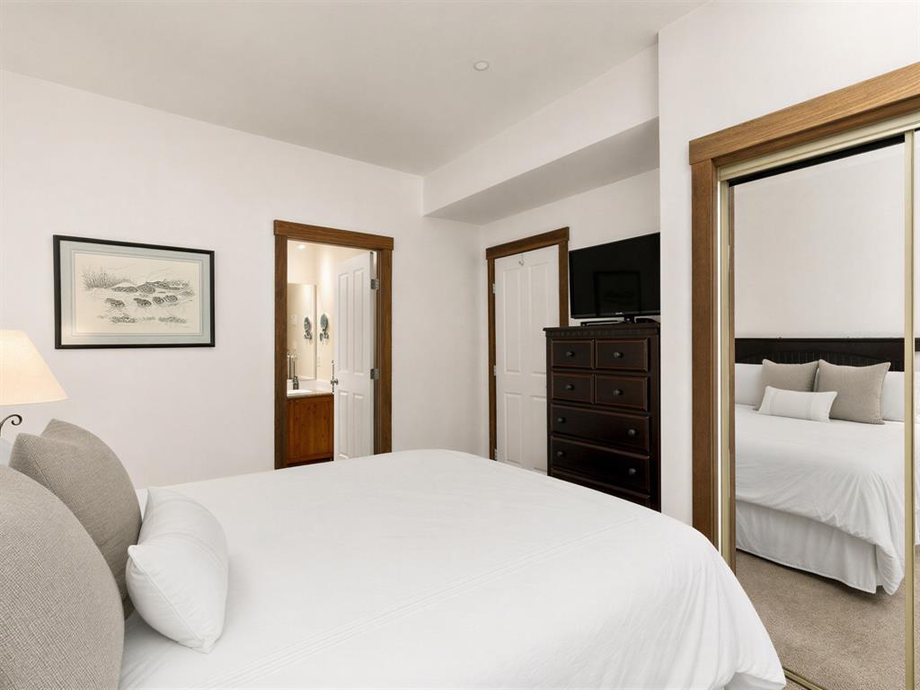 #225 – 4660 Blackcomb Way