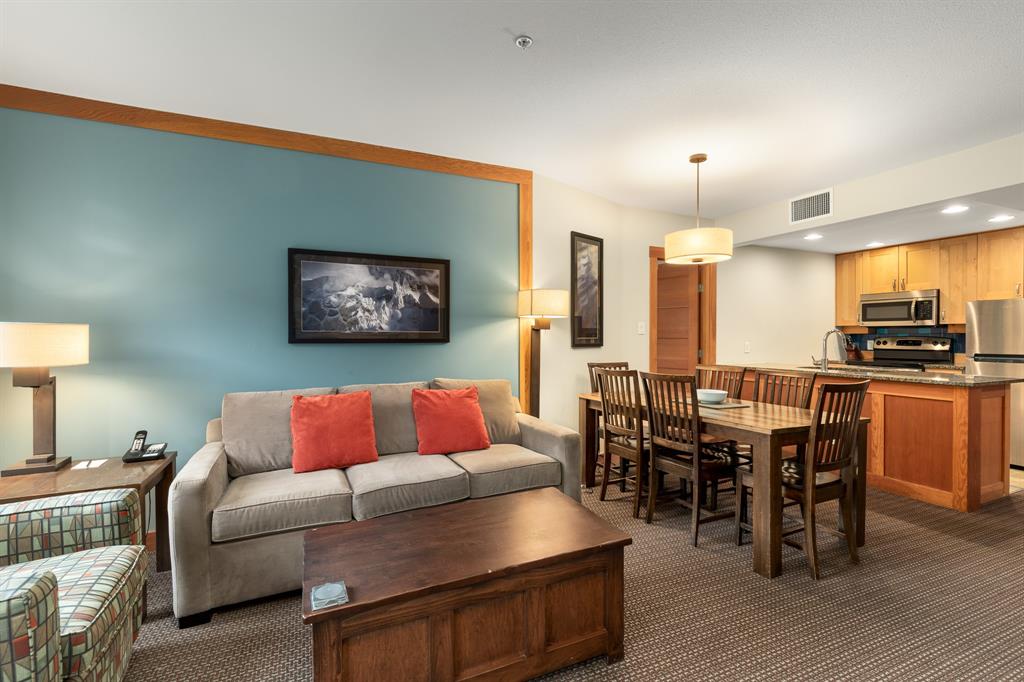 #323C – 2036 London Lane