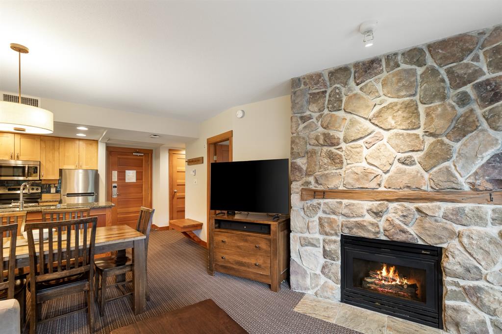 #323C – 2036 London Lane