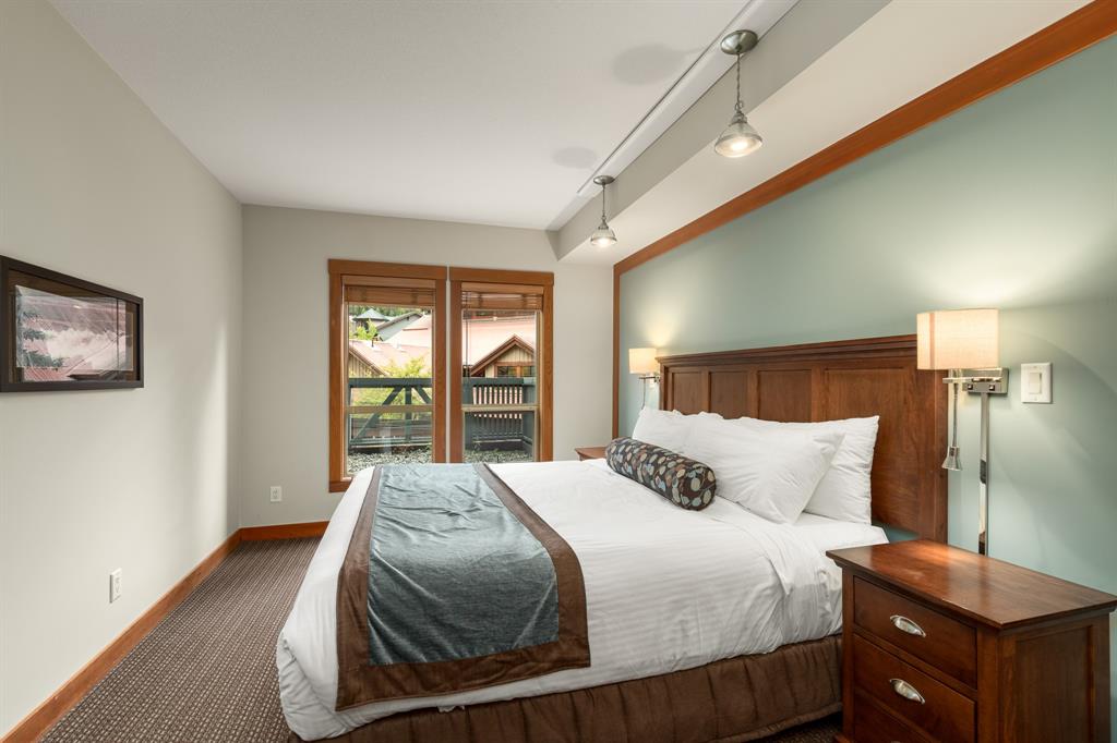 #323C – 2036 London Lane