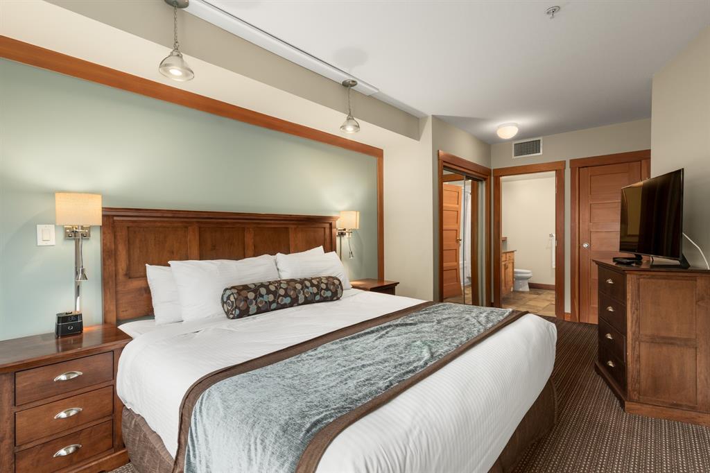#323C – 2036 London Lane