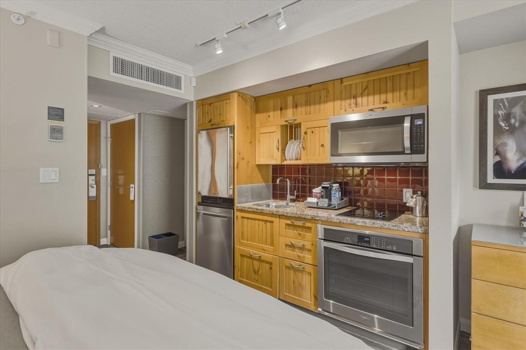#871/872 – 4090 Whsitler Way