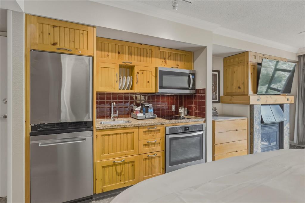 #871/872 – 4090 Whsitler Way