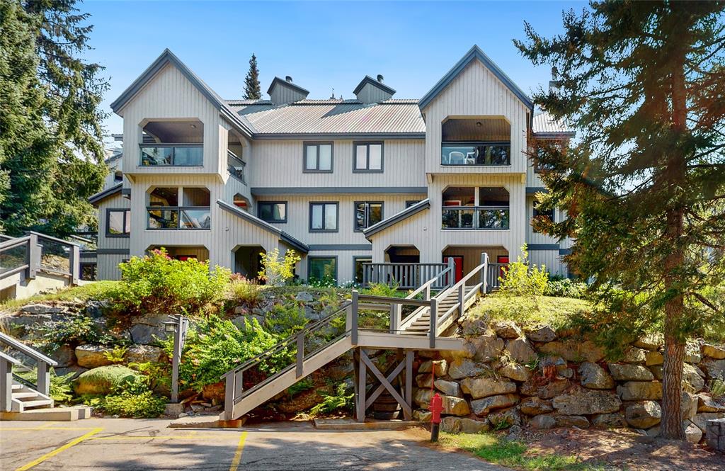 #11 – 2556 Snowridge Crescent