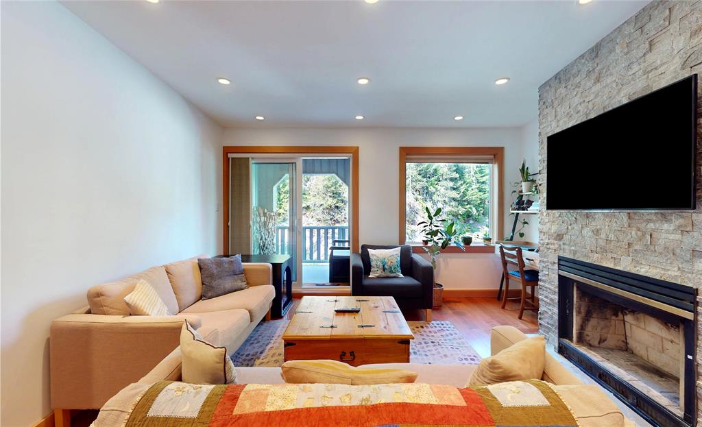 #11 – 2556 Snowridge Crescent