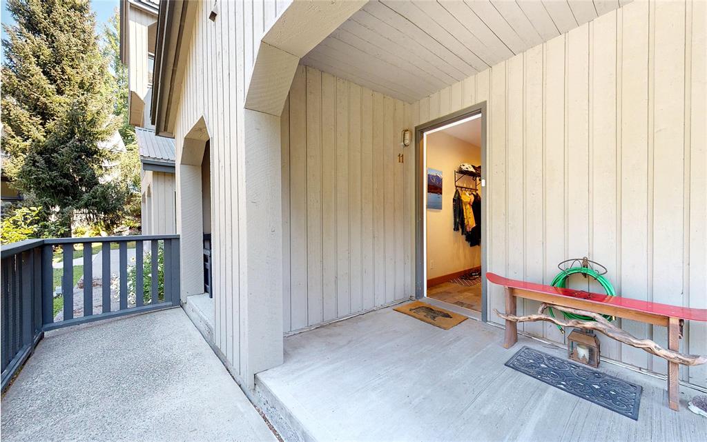 #11 – 2556 Snowridge Crescent