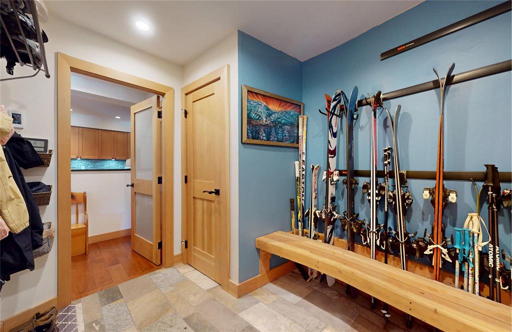#11 – 2556 Snowridge Crescent