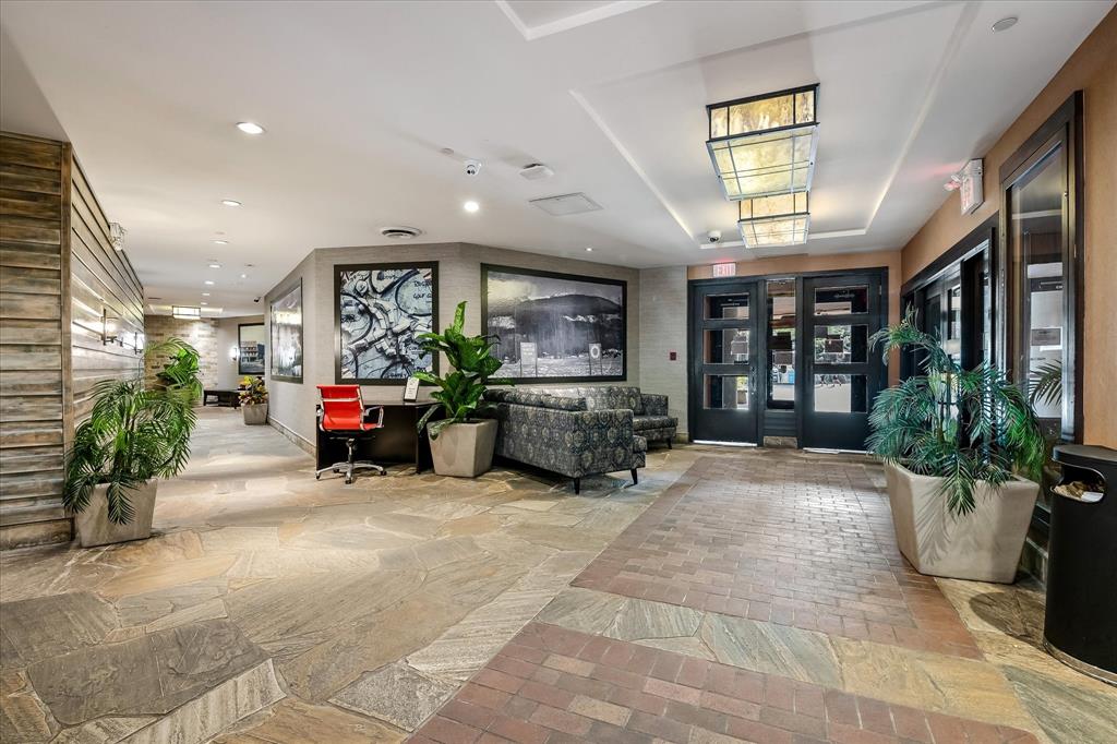 #216 – 4220 Gateway Drive