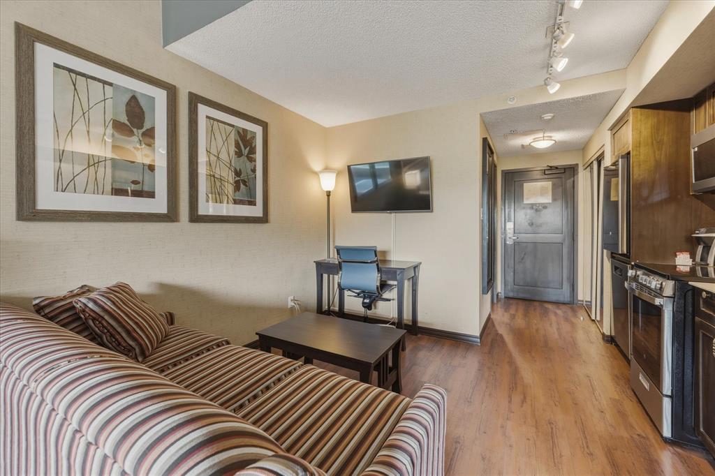 #216 – 4220 Gateway Drive