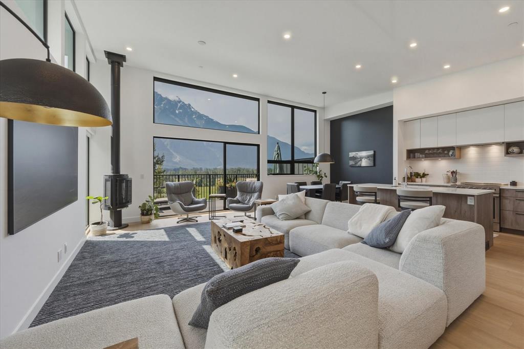#26 – 4000 Sunstone Way