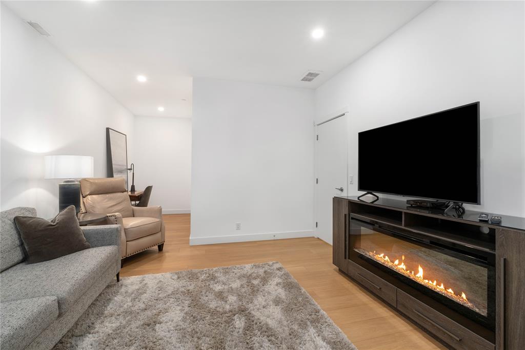 #41 – 4000 Sunstone Way
