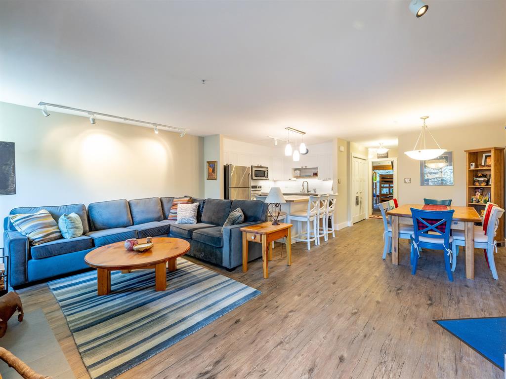 #6 – 4725 Spearhead Drive