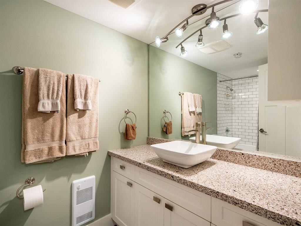#6 – 4725 Spearhead Drive