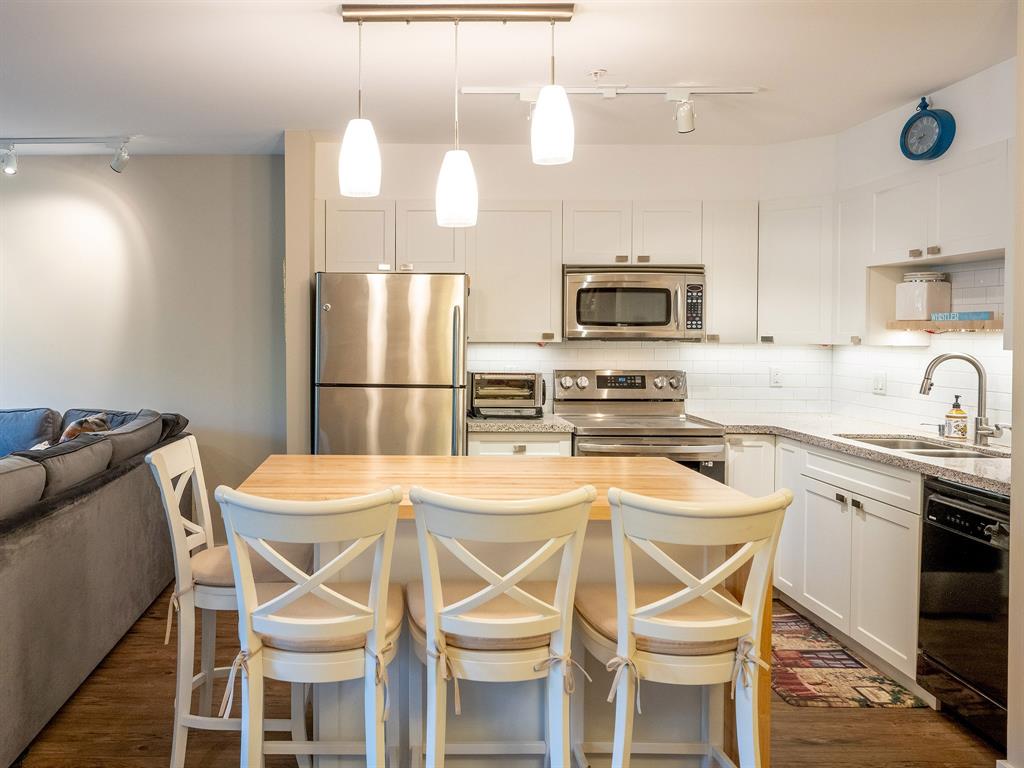 #6 – 4725 Spearhead Drive