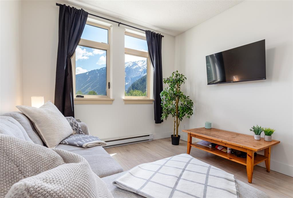 #309 – 7330 Arbutus Street