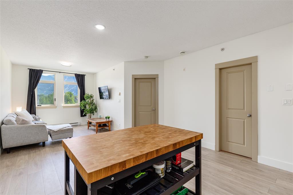 #309 – 7330 Arbutus Street
