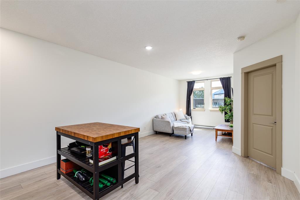 #309 – 7330 Arbutus Street