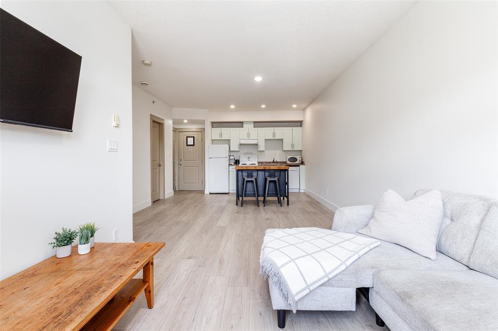 #309 – 7330 Arbutus Street