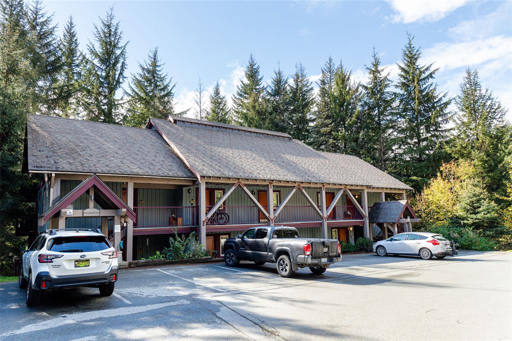 #113 – 3070 Hillcrest Drive