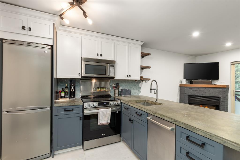 #113 – 3070 Hillcrest Drive