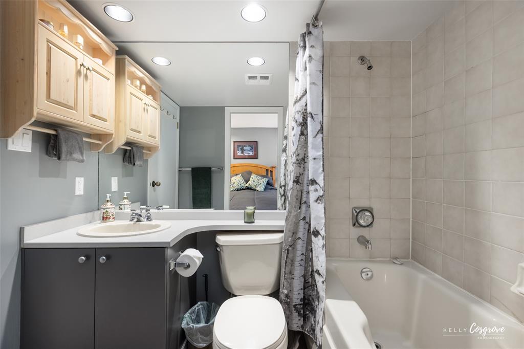#801 – 3050 Hillcrest Drive