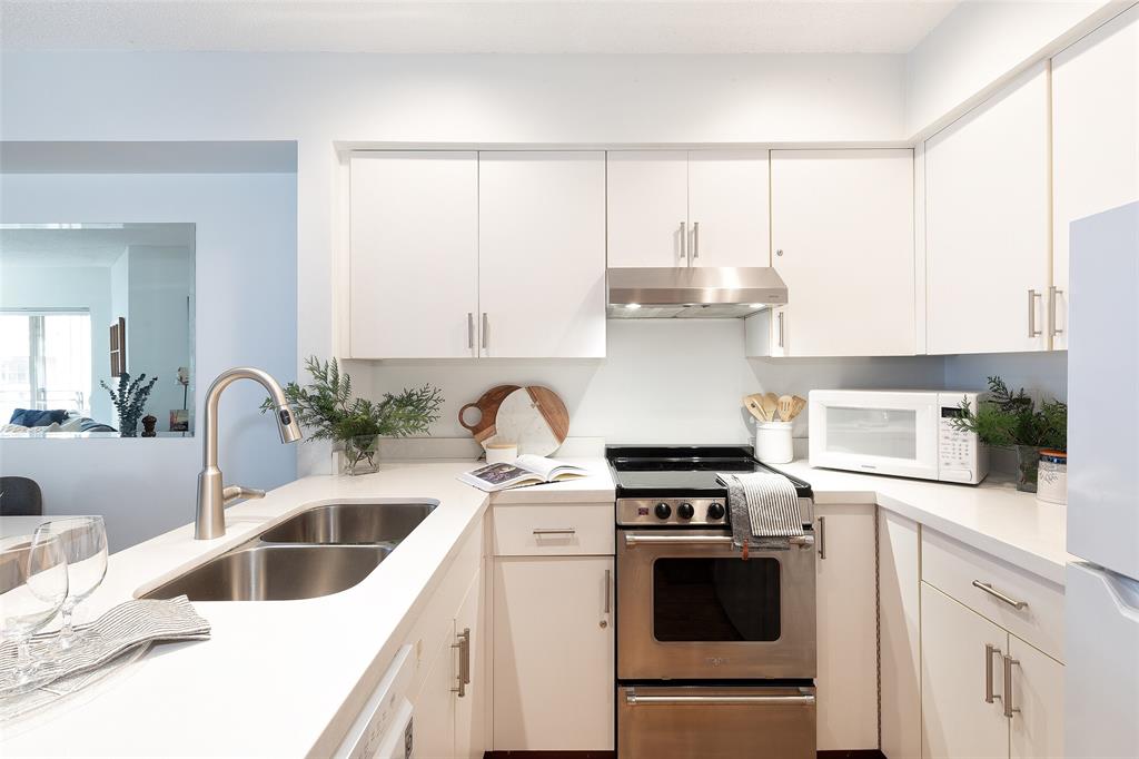 #212 – 2050 Lake Placid Road