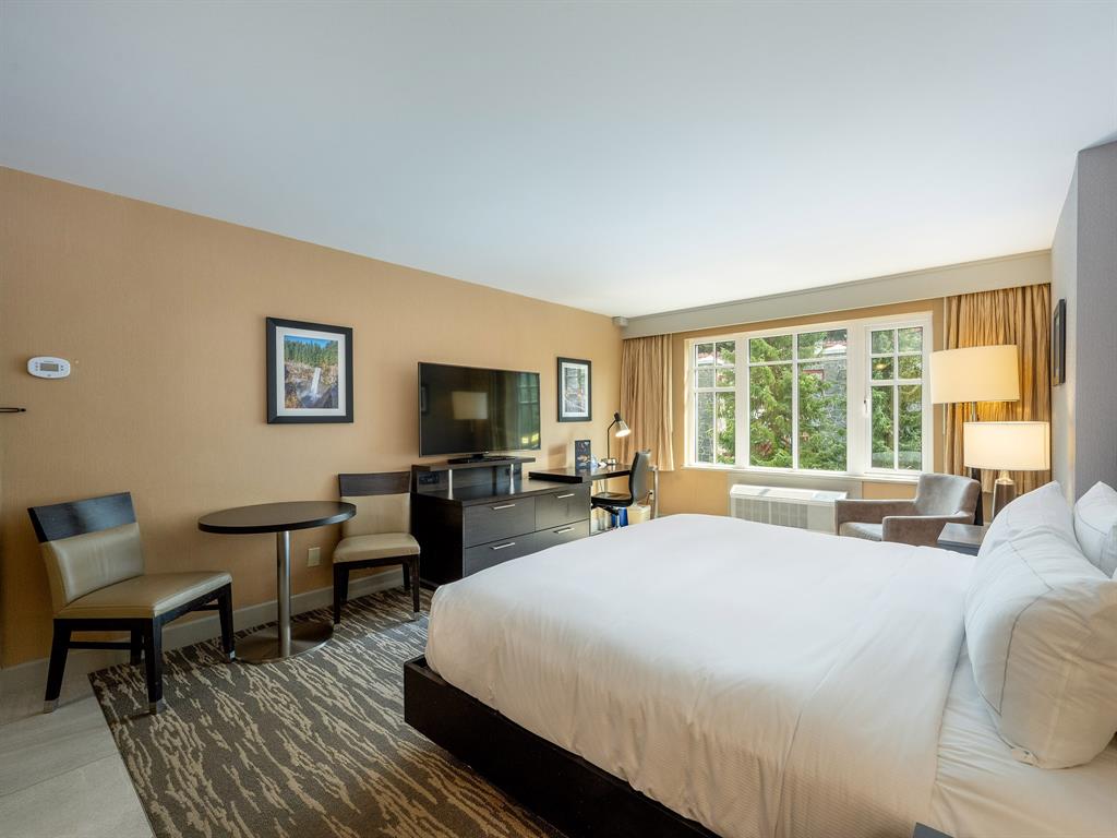 #366/368 – 4050 Whistler Way