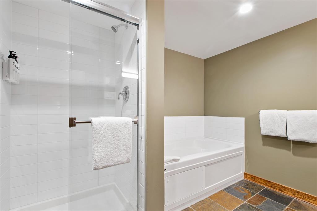 #310G2 – 4653 Blackcomb Way