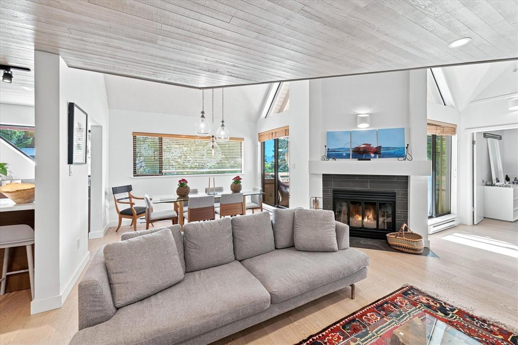#4 – 4637 Blackcomb Way