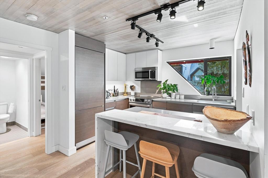 #4 – 4637 Blackcomb Way
