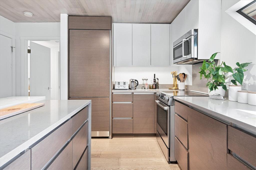 #4 – 4637 Blackcomb Way