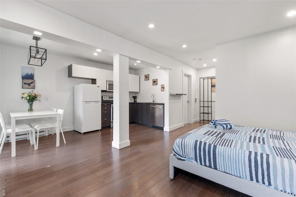 #301 – 2129 Lake Placid Road
