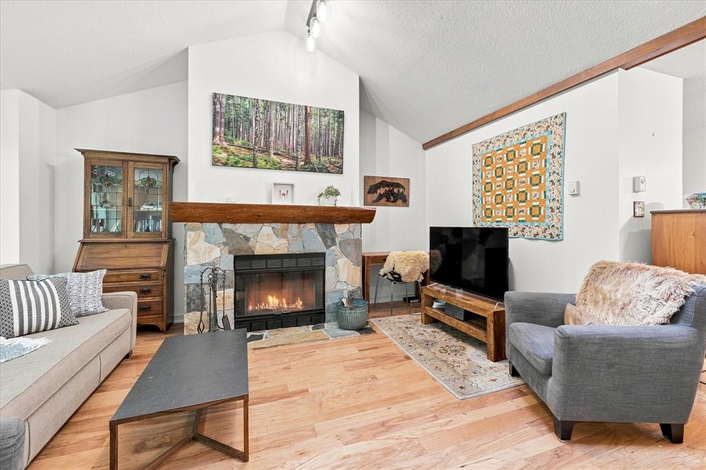 #40 – 4652 Blackcomb Way